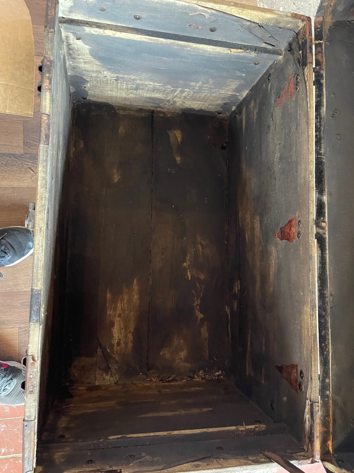 TRUNK RENTAL Grande Antique Rustic Wood Trunk