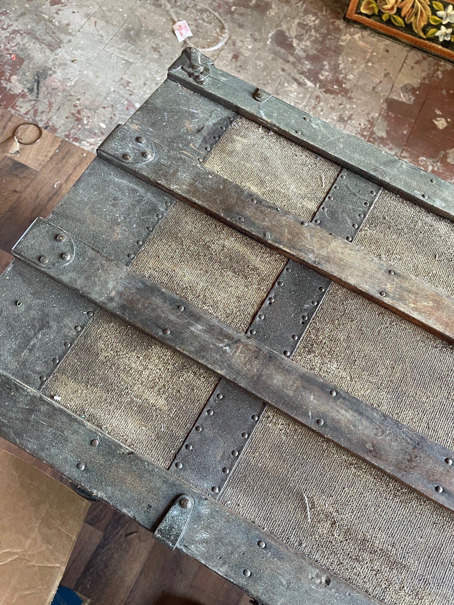 TRUNK RENTAL Grande Antique Rustic Wood Trunk