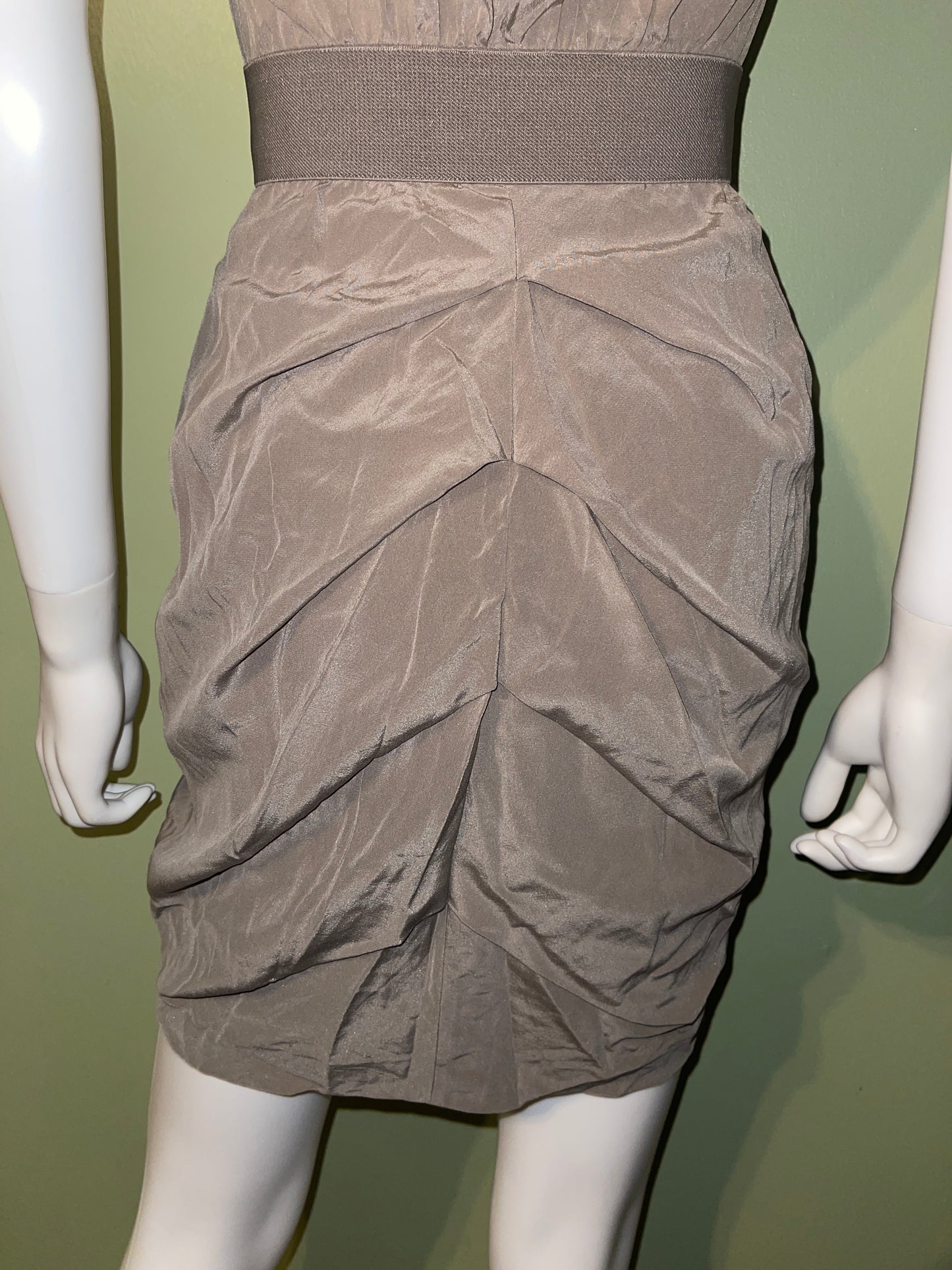 DRESS RENTAL BEBE TAN SILK SLEEVELESS DRESS SMALL XXS