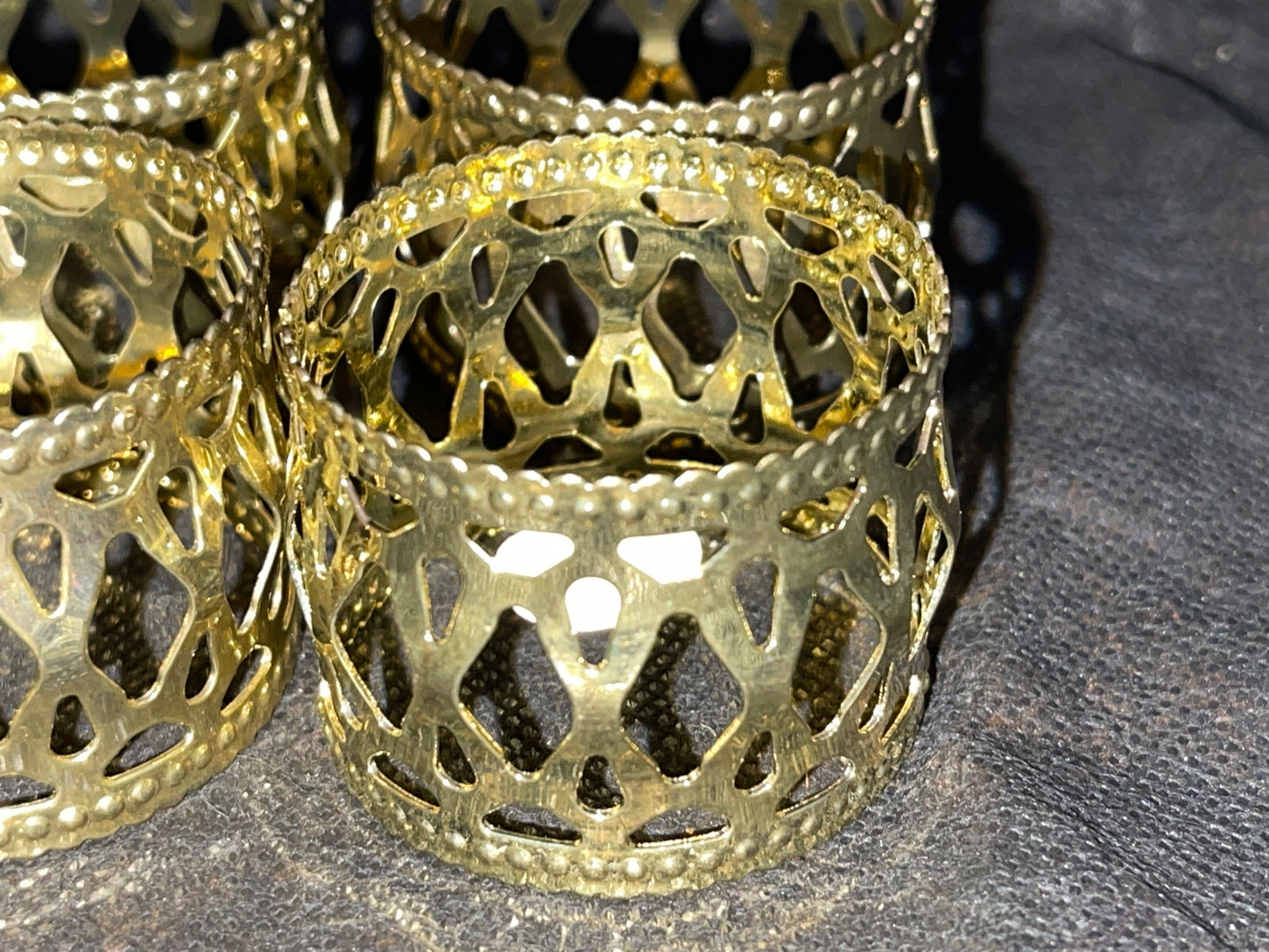 RENTAL GOLD GOTHIC METAL LACE NAPKIN RING