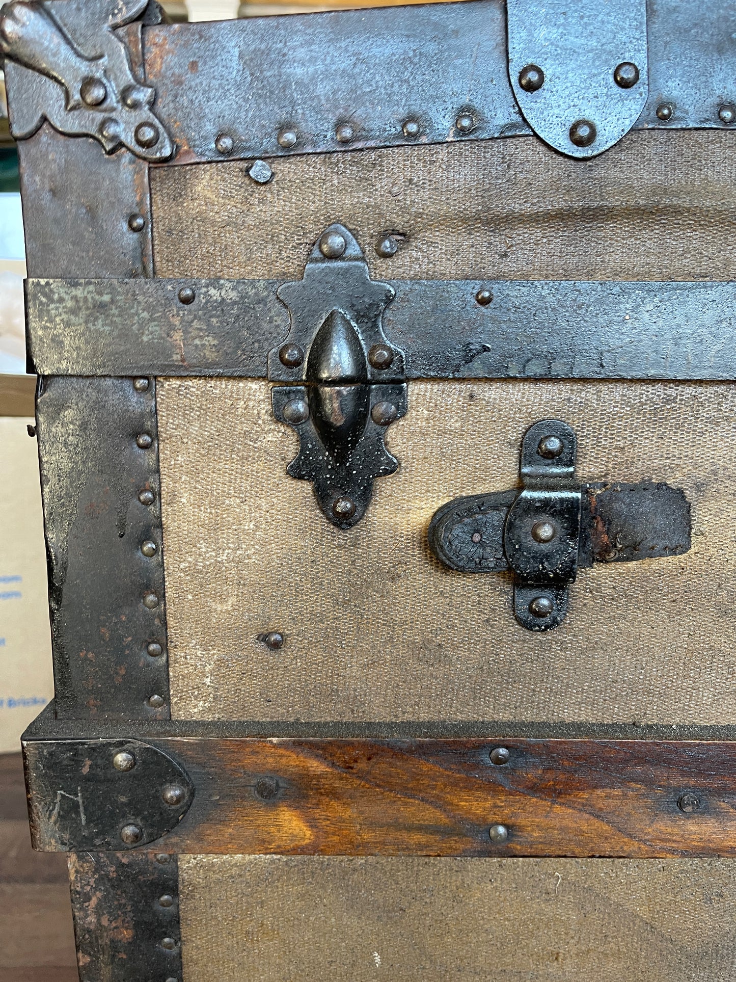 TRUNK RENTAL Grande Antique Rustic Wood Trunk