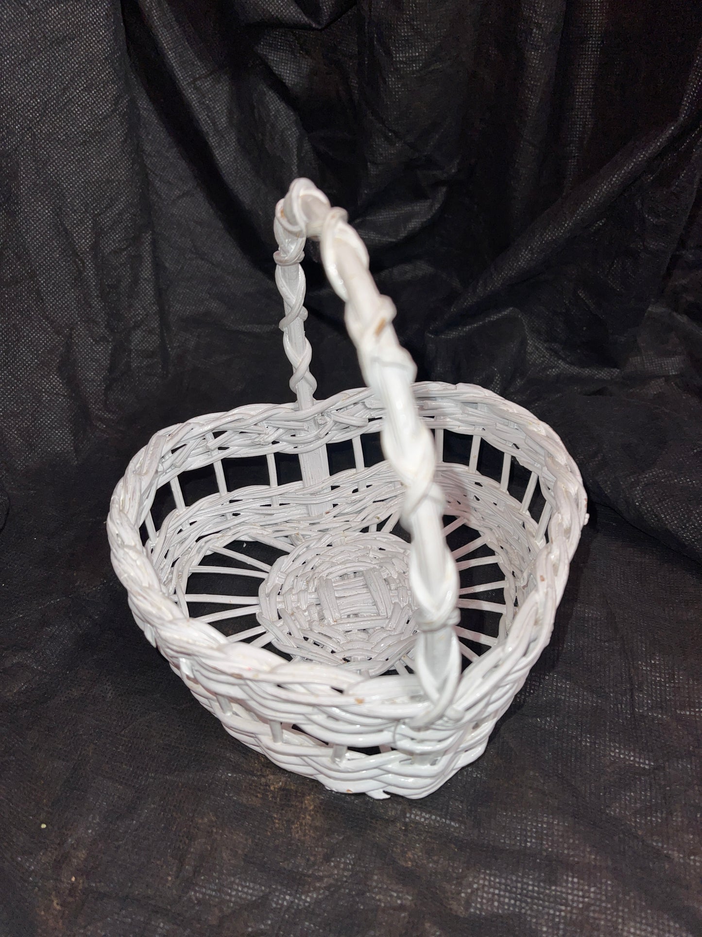 BASKET RENTAL VINTAGE SMALL WHITE HEART BASKET FLOWER GIRL WEDDING