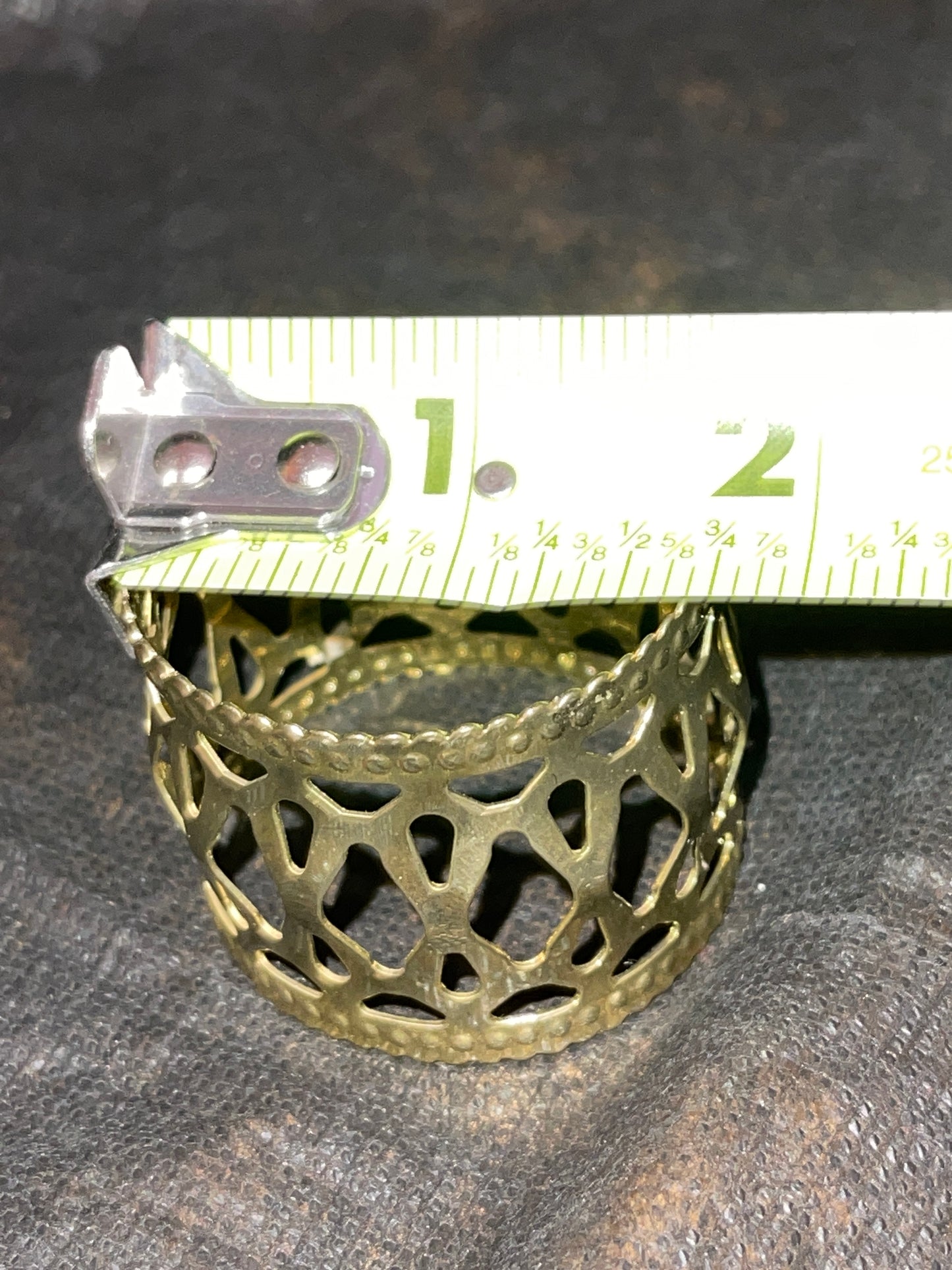 RENTAL GOLD GOTHIC METAL LACE NAPKIN RING