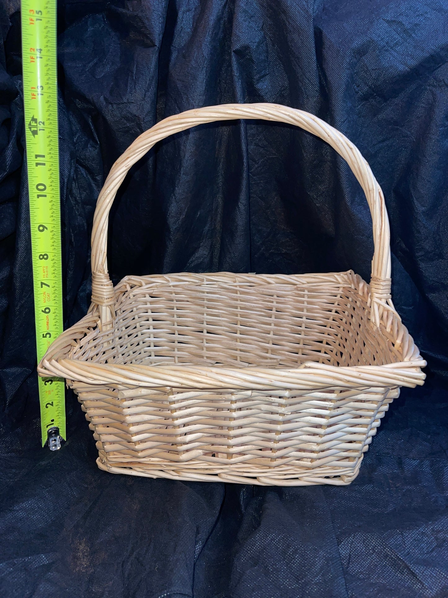 BASKET RENTAL TAN WICKER WOVEN RECTANGULAR BASKET HANDLE