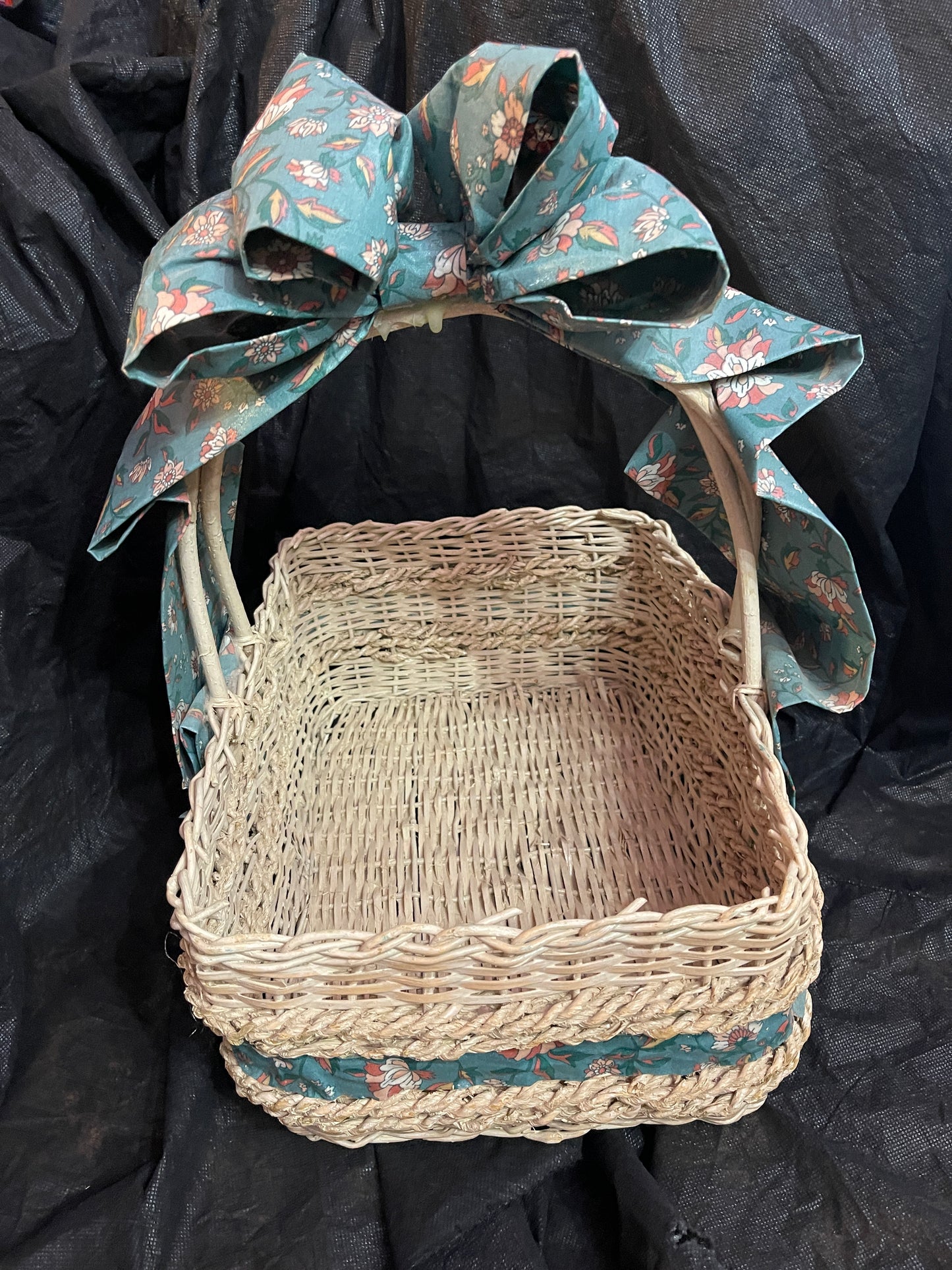 BASKET RENTAL TAN WICKER WOVEN RECTANGULAR SQUARE BASKET HANDLE
