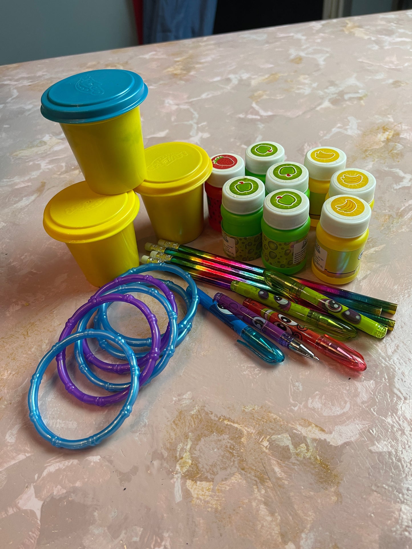 BUY NOW - TOY BUBBLES PLASTIC BRACELETS MINI FUN PACK GUESTS GIFT JOKE FUN