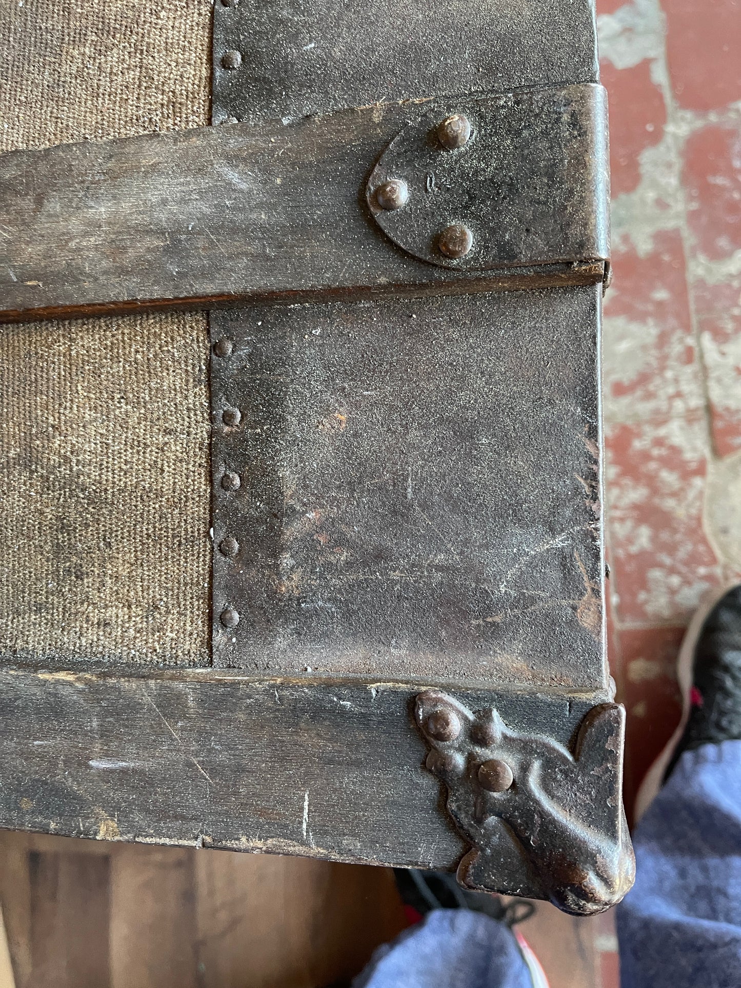 TRUNK RENTAL Grande Antique Rustic Wood Trunk