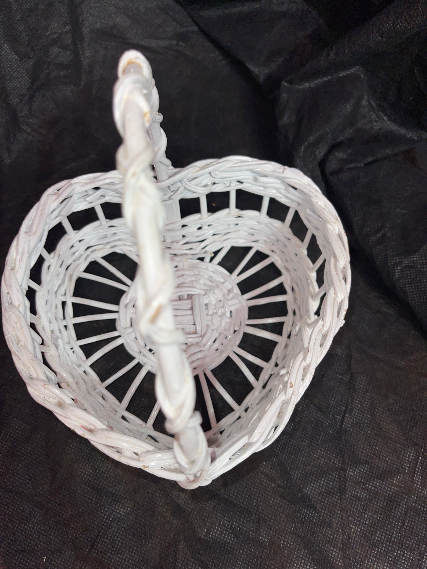 BASKET RENTAL VINTAGE SMALL WHITE HEART BASKET FLOWER GIRL WEDDING