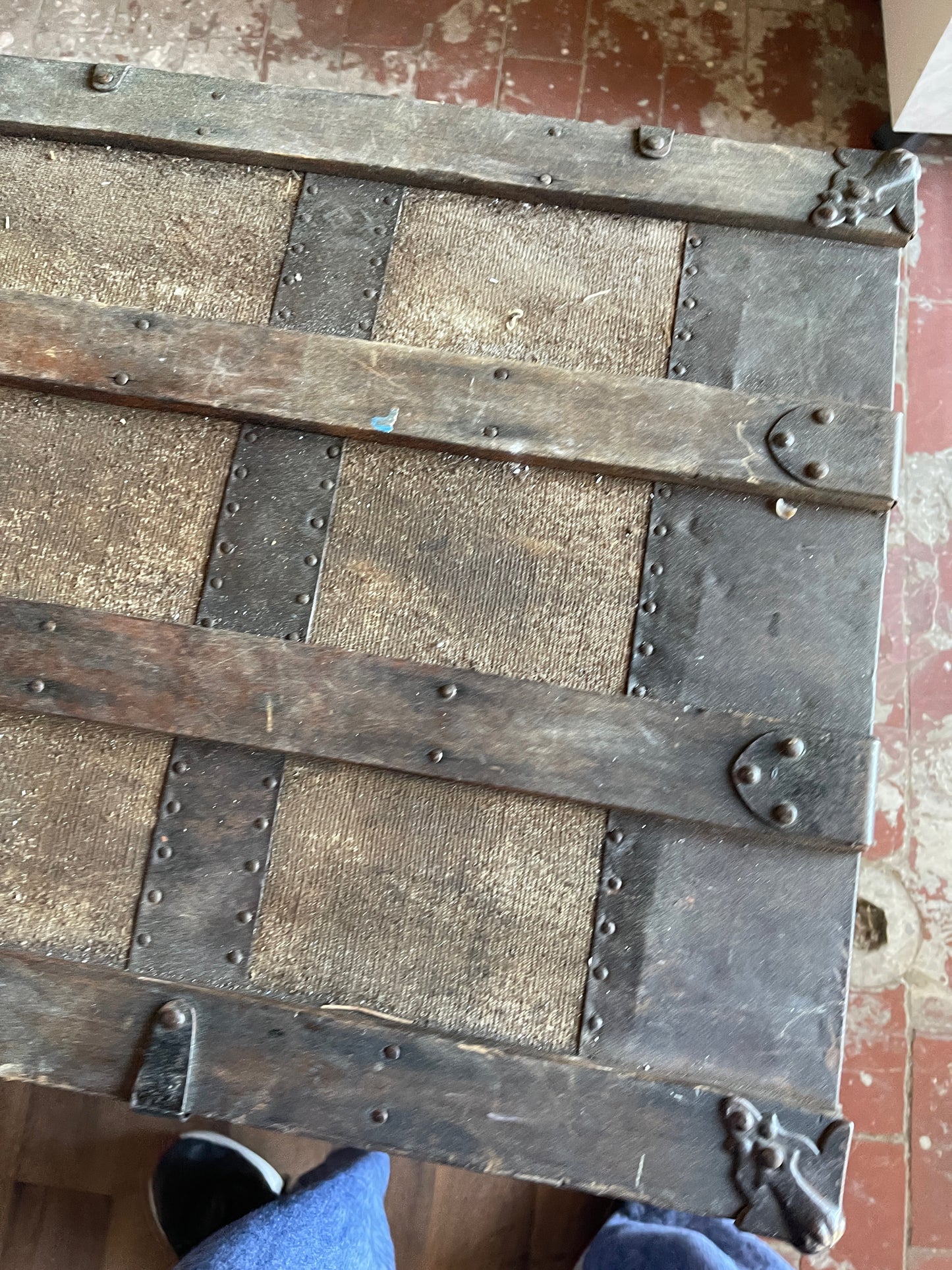 TRUNK RENTAL Grande Antique Rustic Wood Trunk