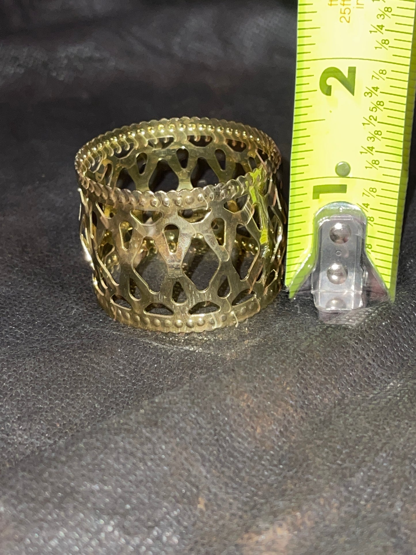 RENTAL GOLD GOTHIC METAL LACE NAPKIN RING