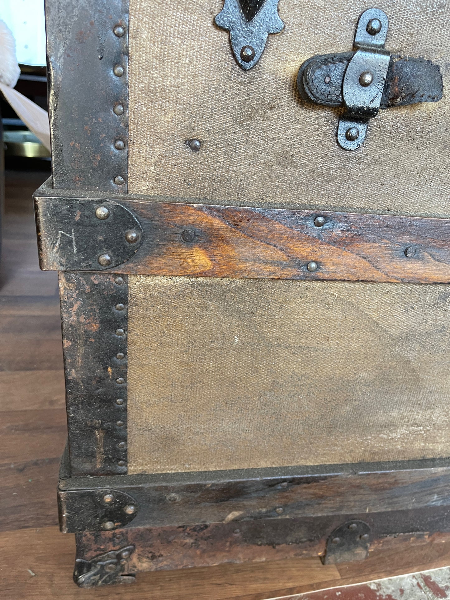 TRUNK RENTAL Grande Antique Rustic Wood Trunk