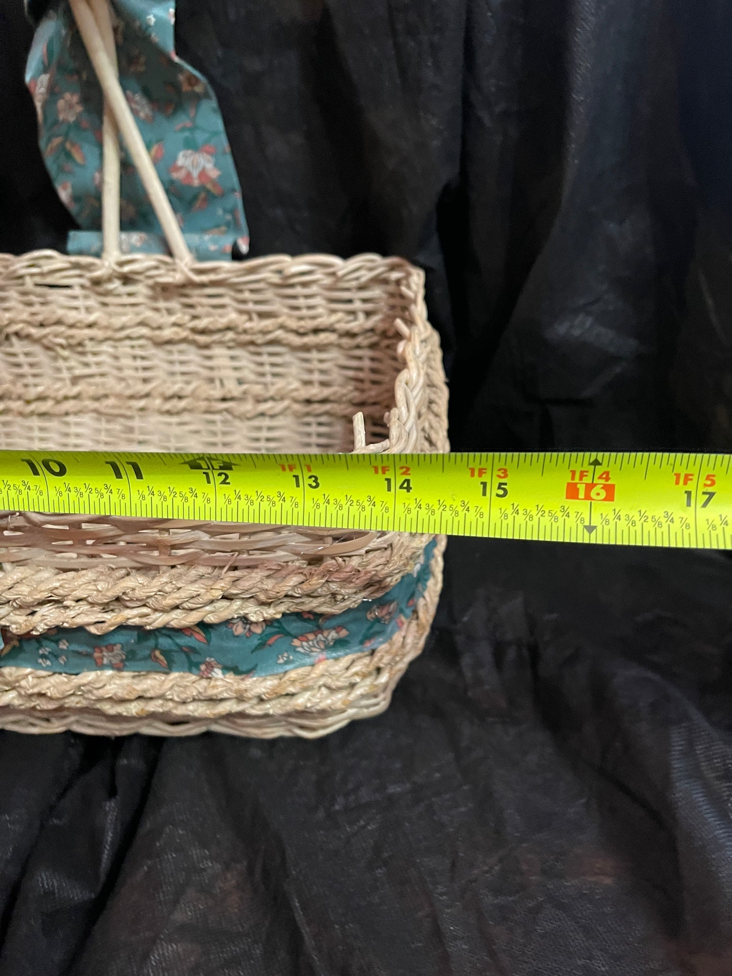 BASKET RENTAL TAN WICKER WOVEN RECTANGULAR SQUARE BASKET HANDLE