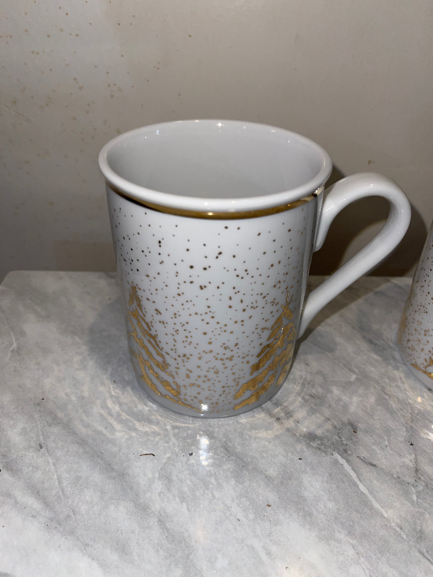 CUPS HOLIDAY RENTAL CHRISTMAS XMAS COFFEE TEA MUG GOLD WHITE BRIDAL