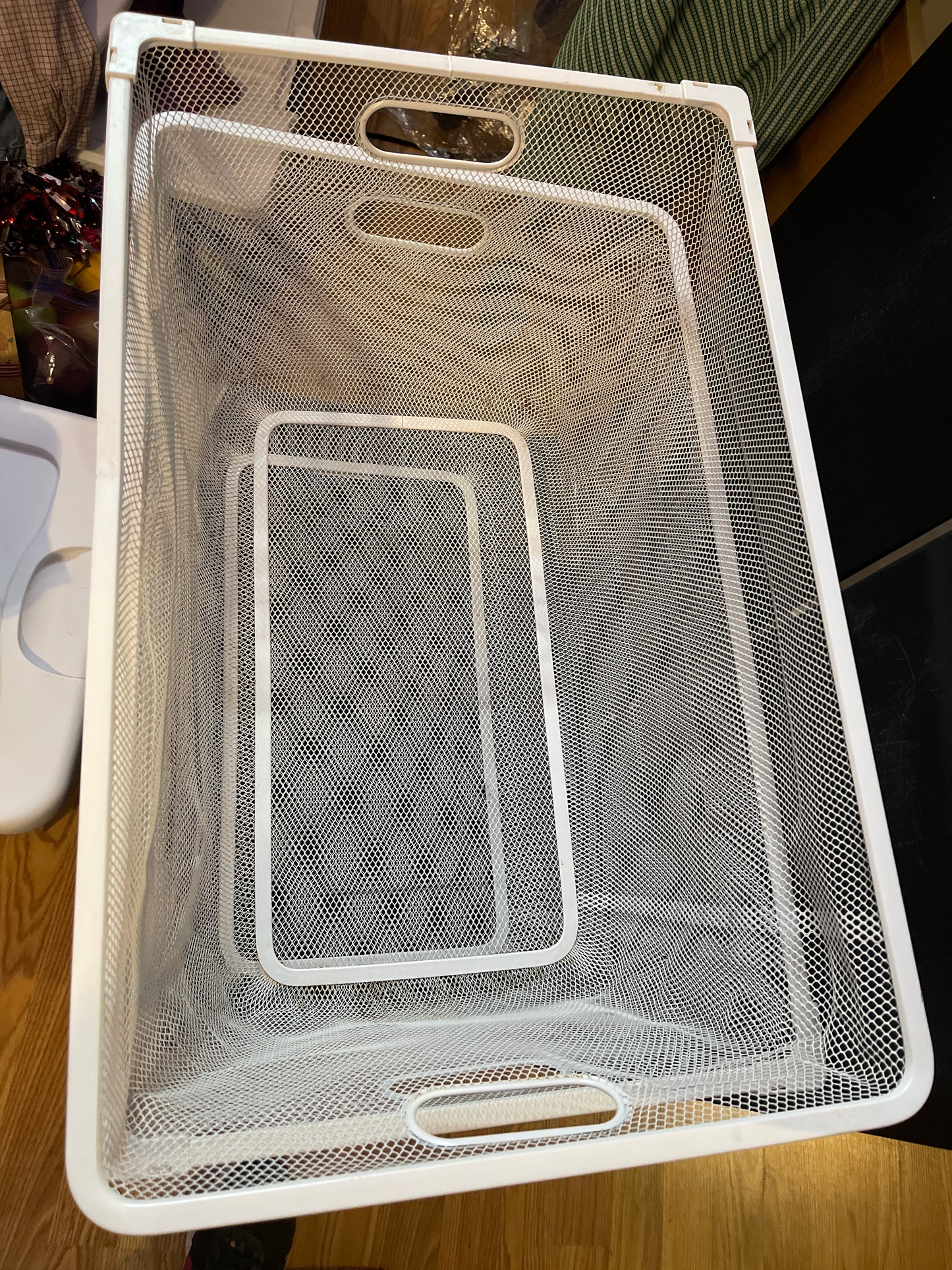 BASKET RENTAL white metal mesh large