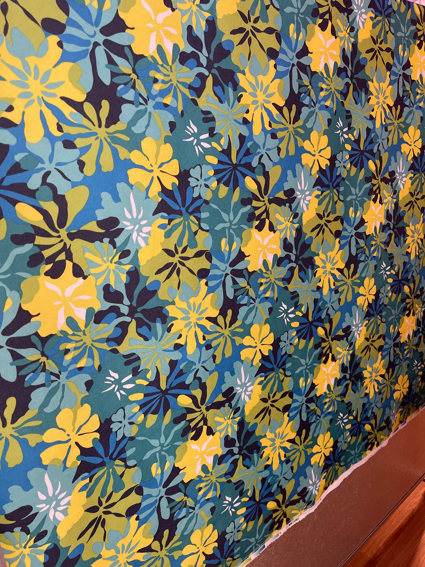 RENTAL BLUE RETRO GROOVY 60s flower child