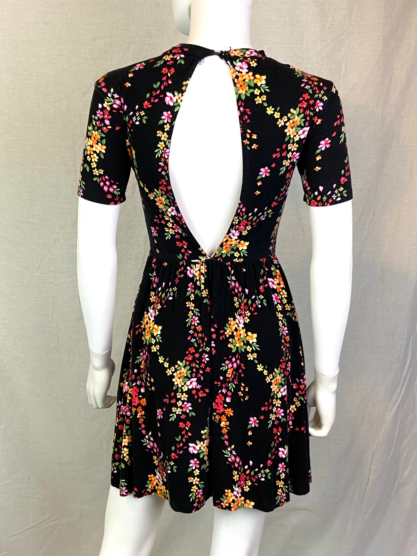 Forever 21 Black Floral Open Back Dress Small ABBY ESSIE STUDIOS