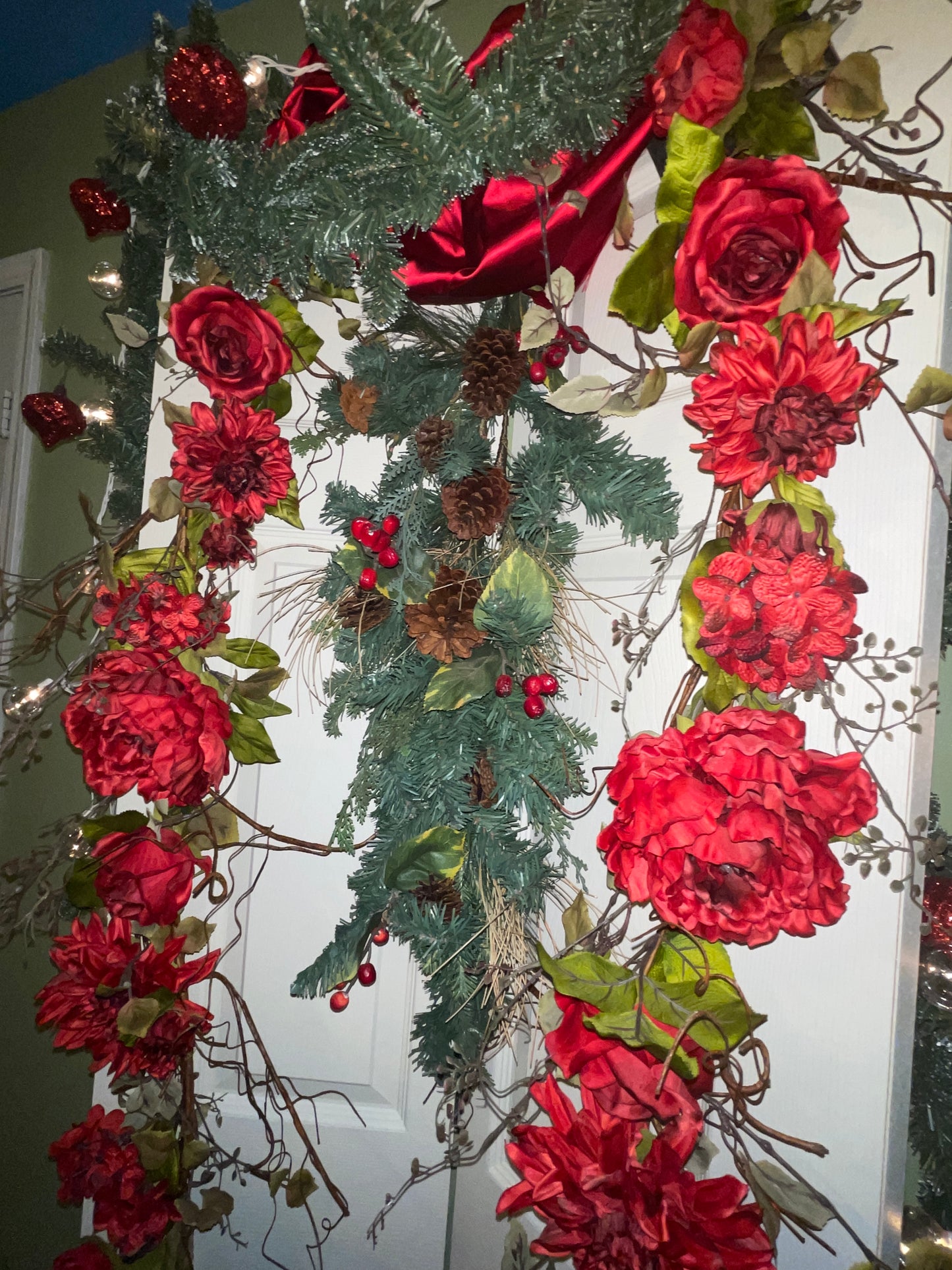 RENTAL HOLIDAY DECOR DOOR DIVIDER CORNER