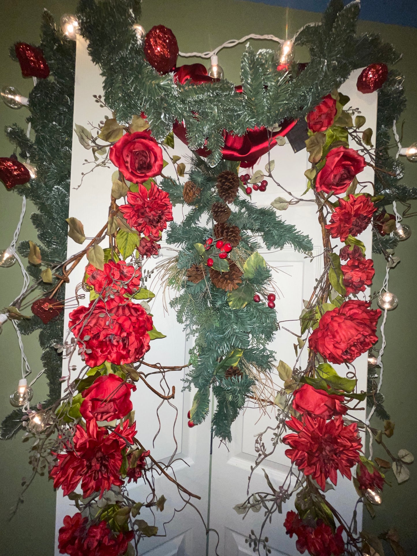 RENTAL HOLIDAY DECOR DOOR DIVIDER CORNER