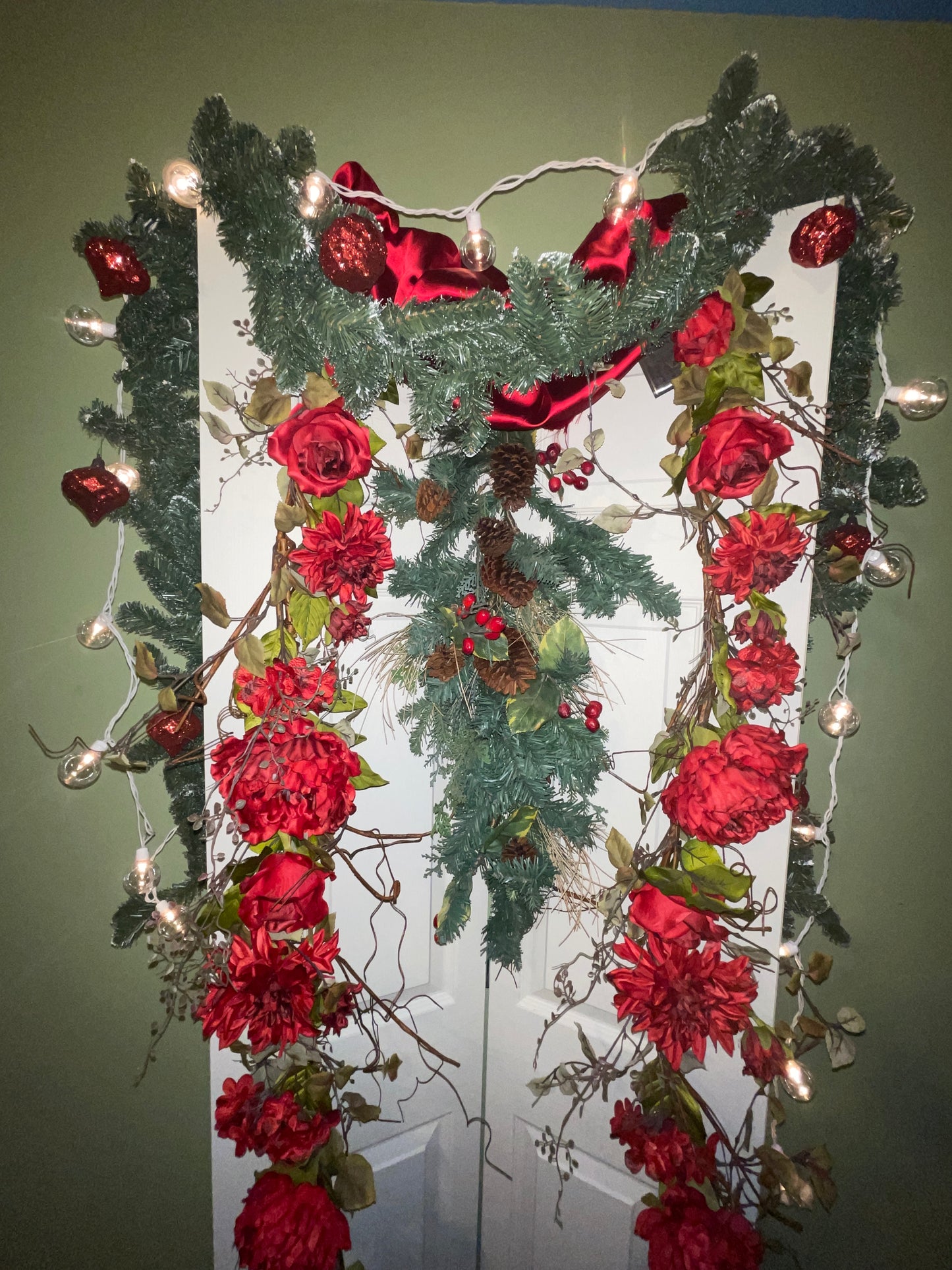 RENTAL HOLIDAY DECOR DOOR DIVIDER CORNER