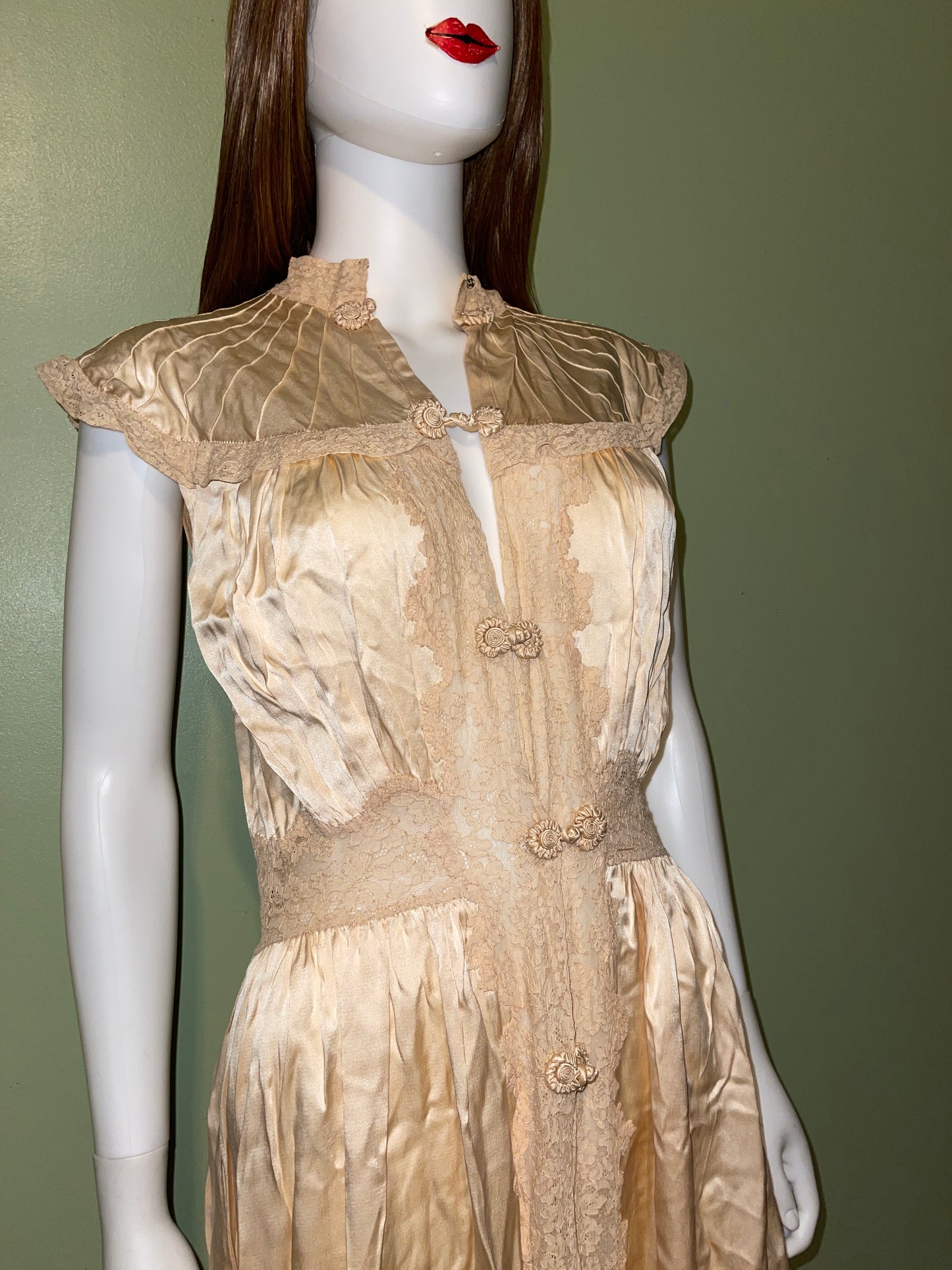ANTIQUE DRESS RENTAL Cream champagne SILK WHITE WEDDING DRESS