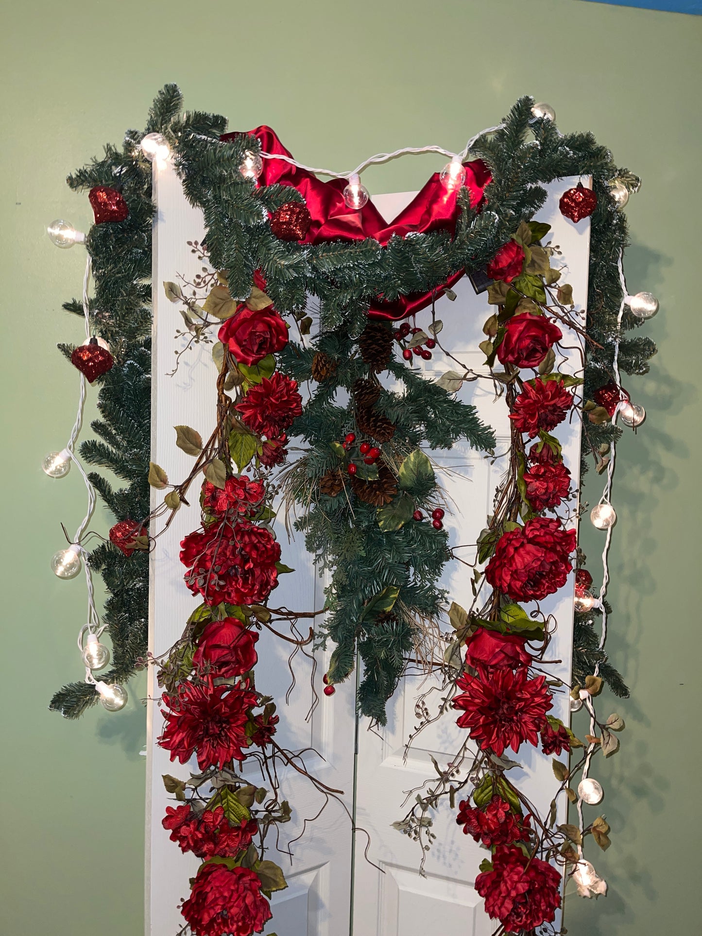 RENTAL HOLIDAY DECOR DOOR DIVIDER CORNER