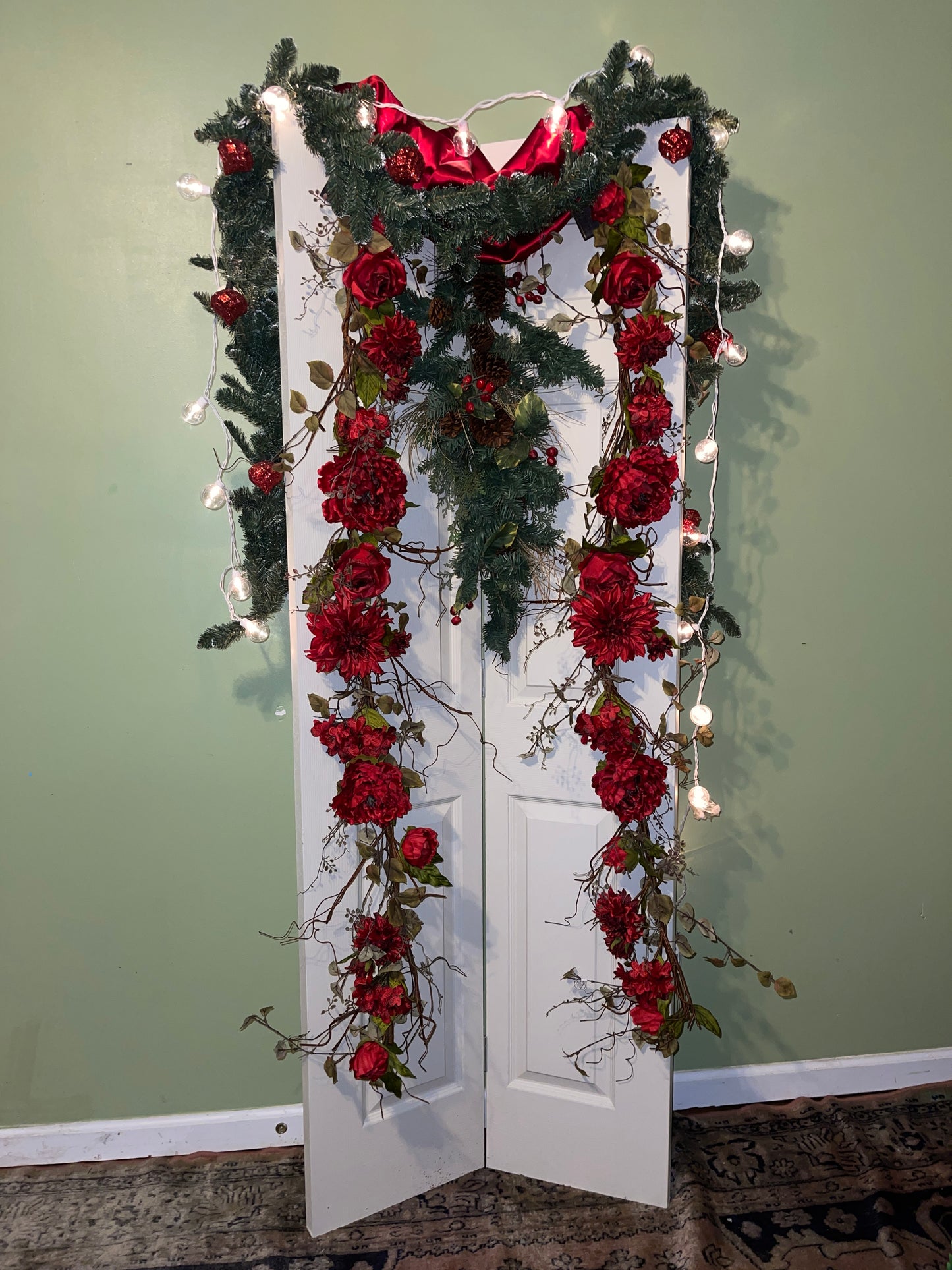 RENTAL HOLIDAY DECOR DOOR DIVIDER CORNER