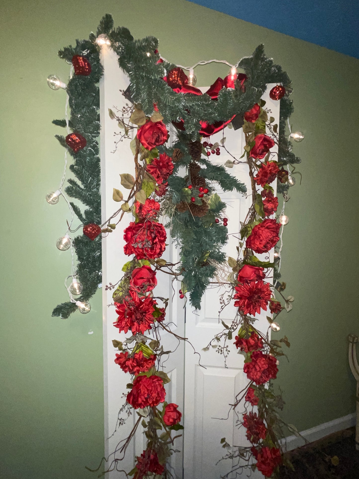 RENTAL HOLIDAY DECOR DOOR DIVIDER CORNER