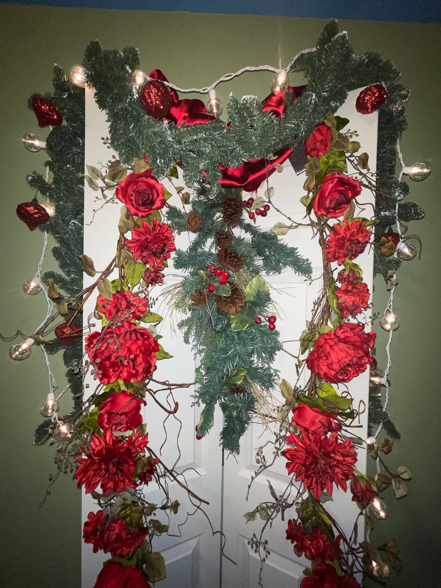 RENTAL HOLIDAY DECOR DOOR DIVIDER CORNER