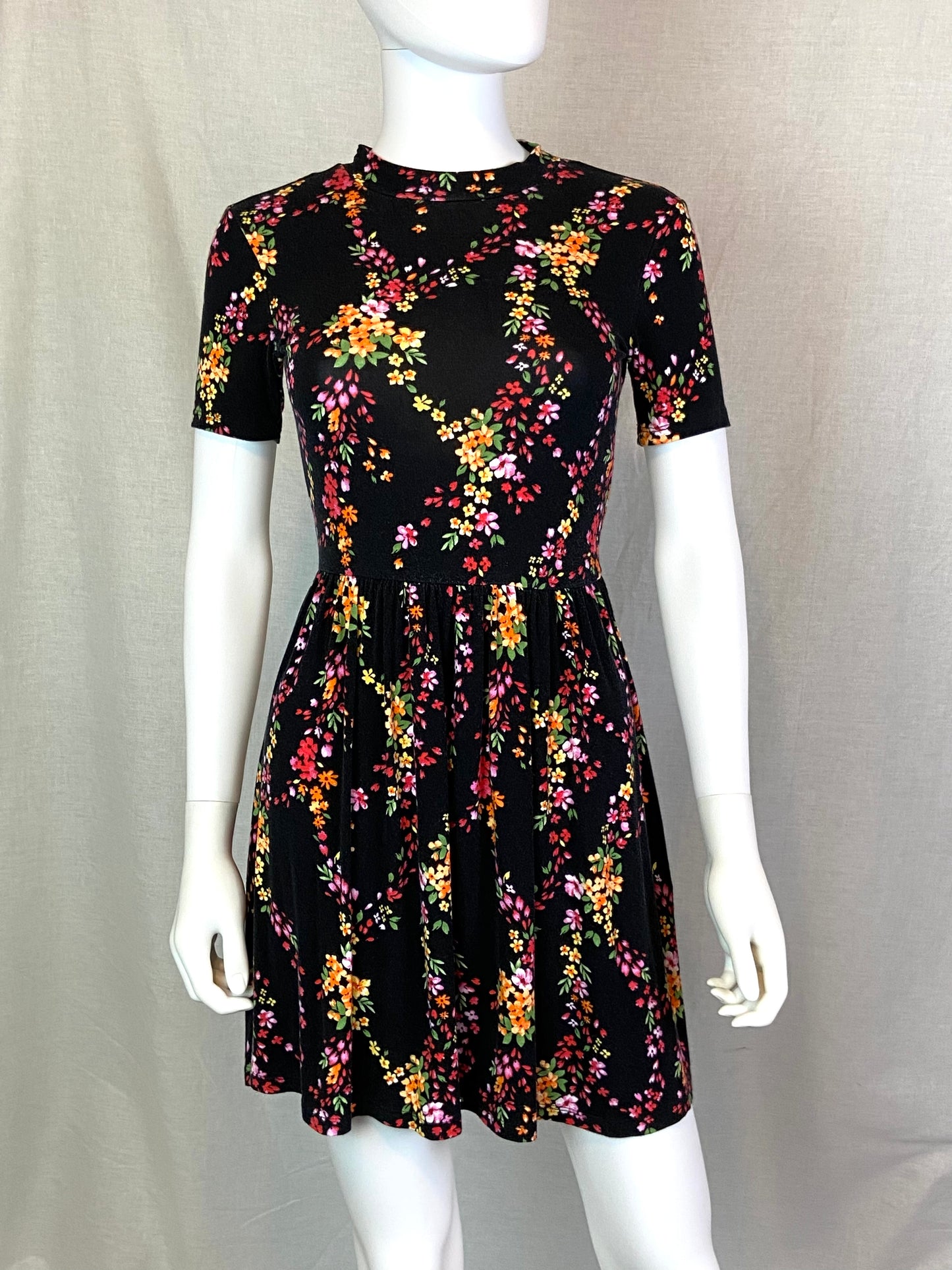Forever 21 Black Floral Open Back Dress Small