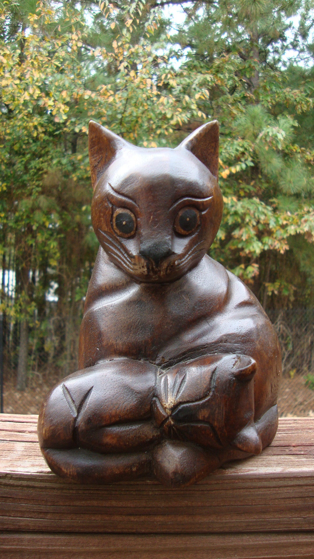 MID-CENTURY VINTAGE WOOD CAT WITH KITTEN SCULPTURE
