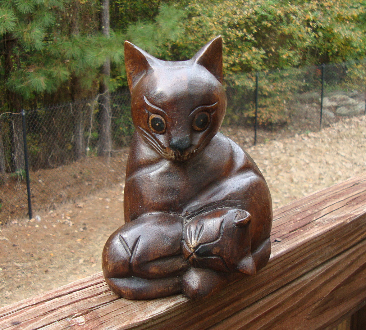 MID-CENTURY VINTAGE WOOD CAT WITH KITTEN SCULPTURE