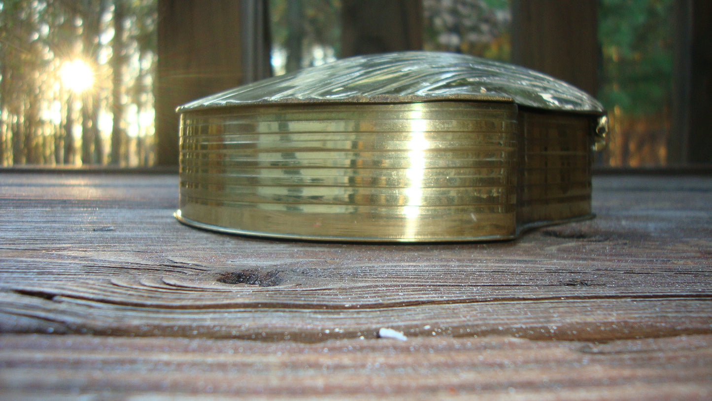 [SOLD] VINTAGE ANTIQUE BRASS SEASHELL CANDY DISH KEEPSAKE SCULPTURE HOLDER