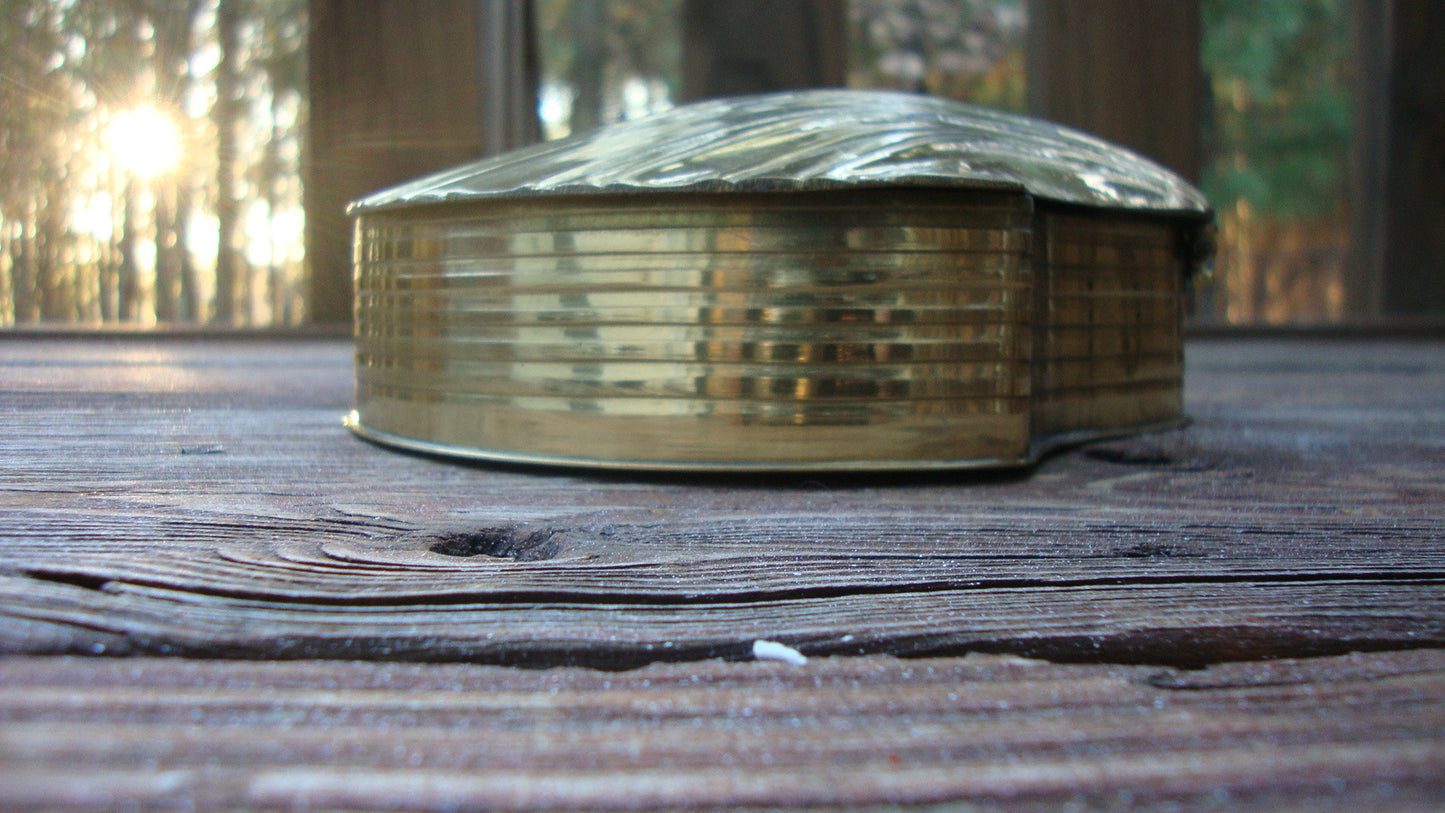 [SOLD] VINTAGE ANTIQUE BRASS SEASHELL CANDY DISH KEEPSAKE SCULPTURE HOLDER
