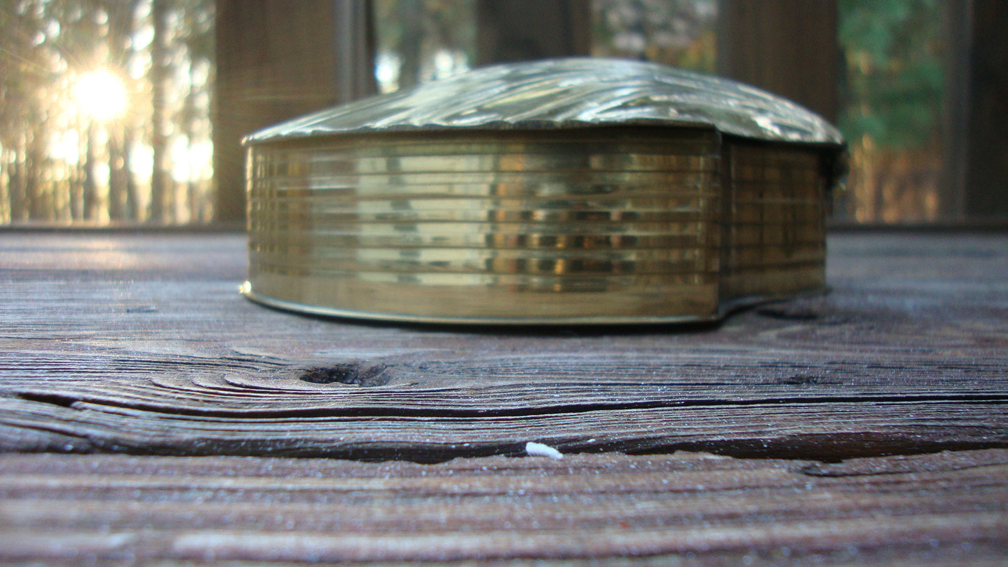 [SOLD] VINTAGE ANTIQUE BRASS SEASHELL CANDY DISH KEEPSAKE SCULPTURE HOLDER