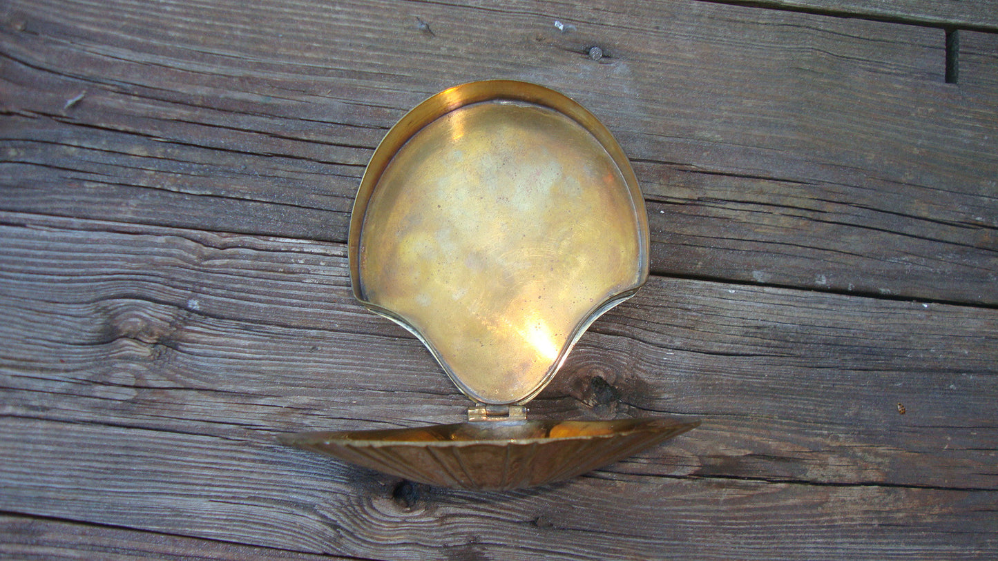 [SOLD] VINTAGE ANTIQUE BRASS SEASHELL CANDY DISH KEEPSAKE SCULPTURE HOLDER