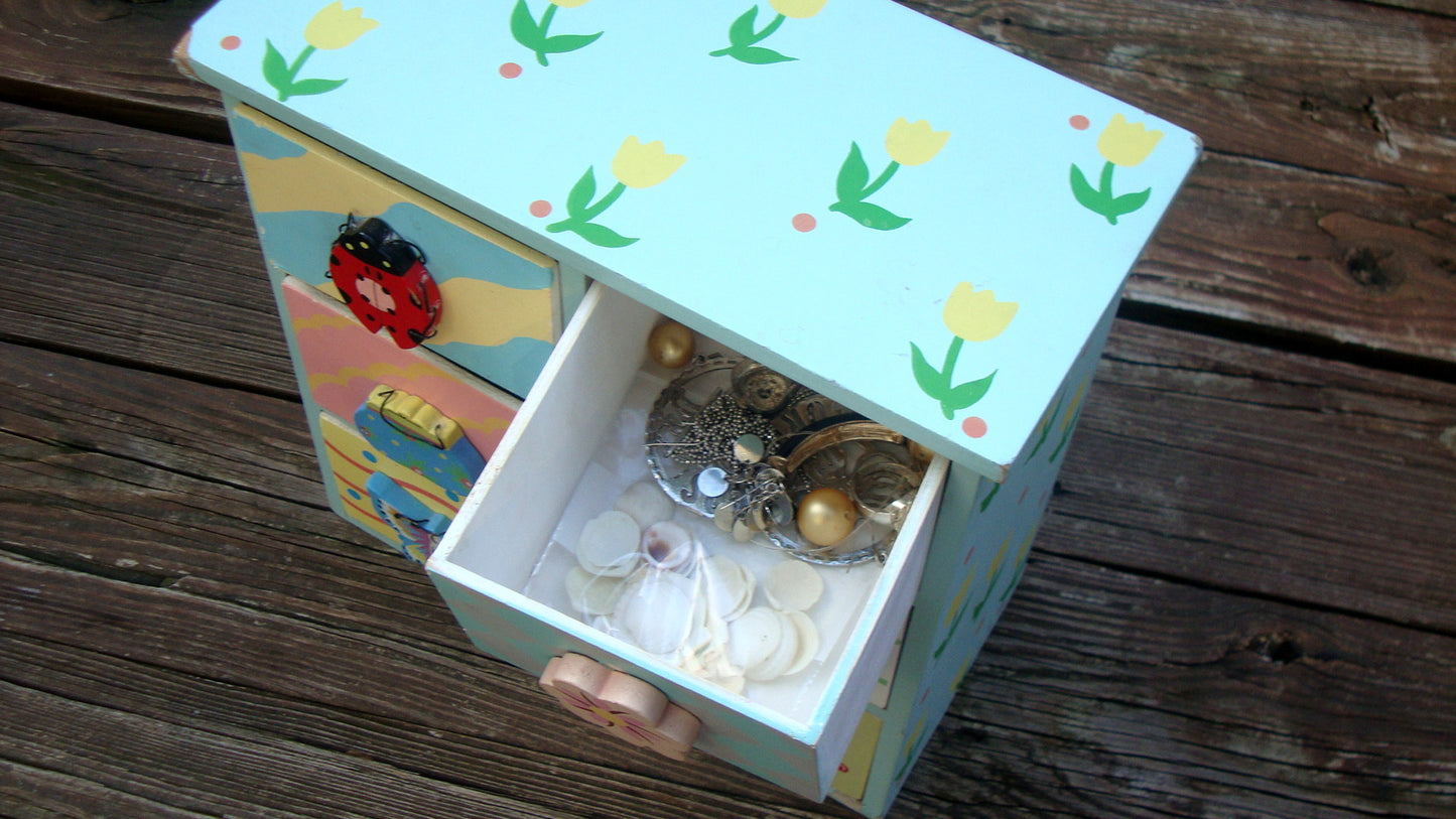 VINTAGE NOVELTY MINI COMPARTMENT JEWELRY SEWING KEEPSAKE BOX LADY BUG FLOWER BUTTERFLY
