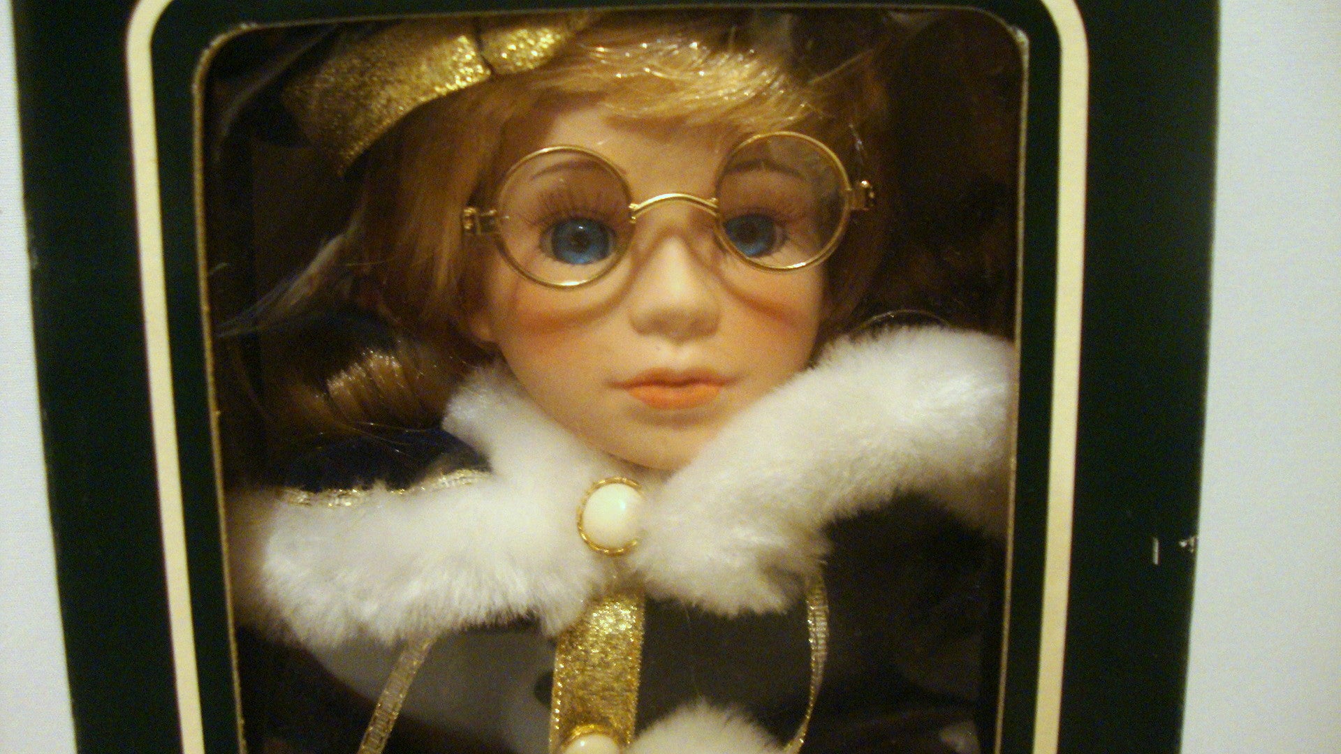 VINTAGE NIB GEPPEDDO DOLL BEAUTIFUL VICTORIAN BLONDE W/ GLASSES AND WINTER COAT Abby Essie