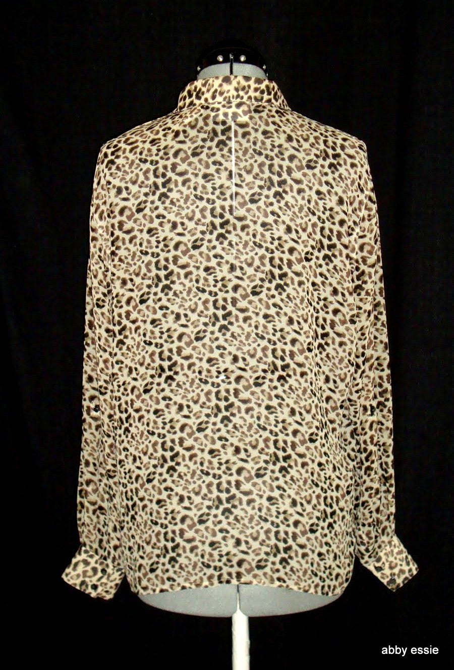 Liz Claiborne Lizsport  Beige Tan Brown Cheetah Animal Sheer Silky Blouse 10