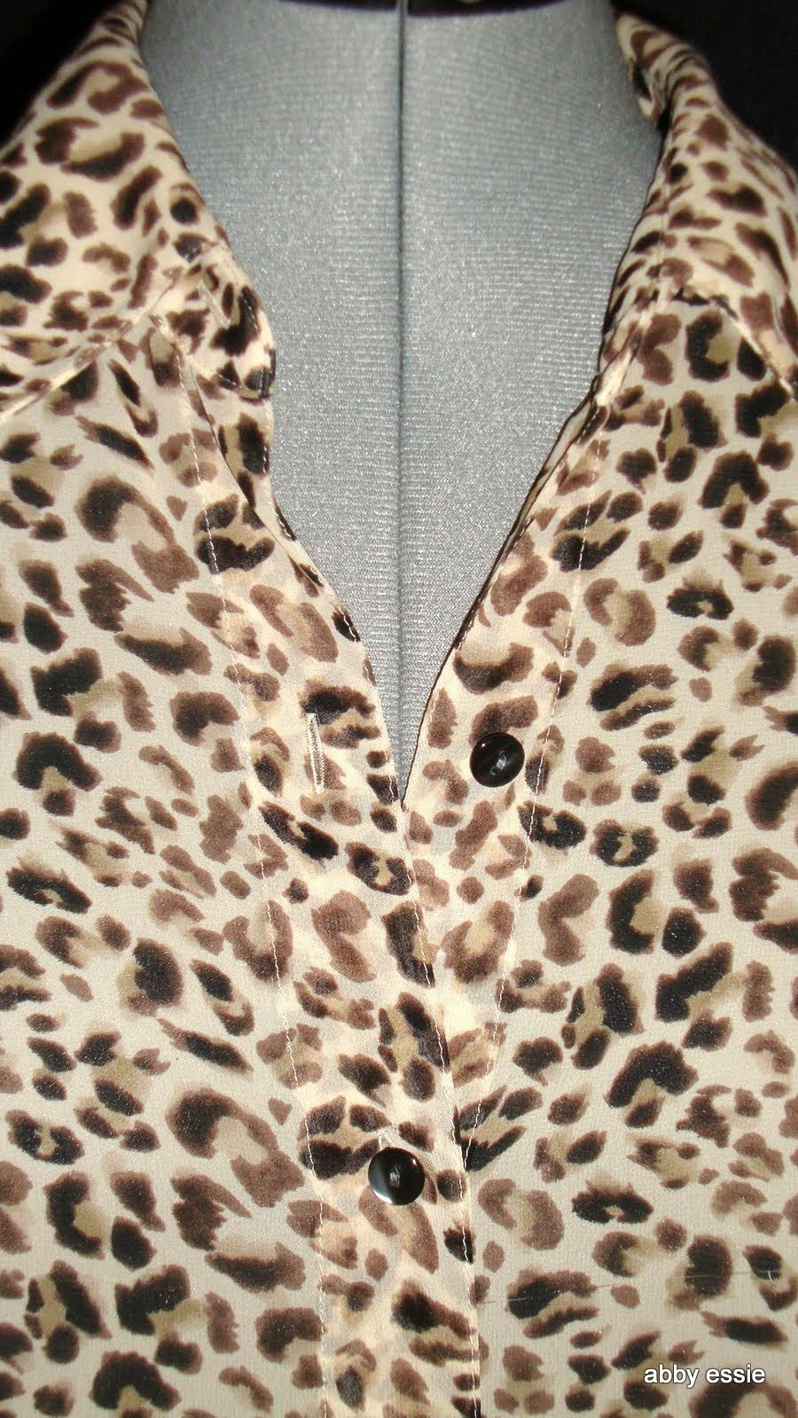 Liz Claiborne Lizsport  Beige Tan Brown Cheetah Animal Sheer Silky Blouse 10